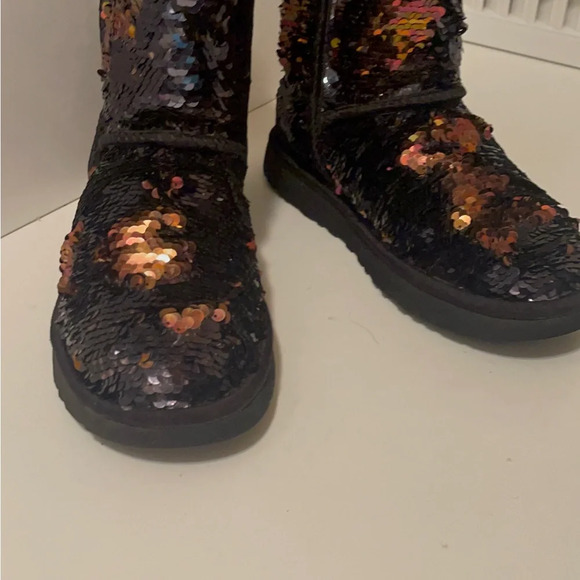 Uggs beautiful rose gold and black color sequin boots - Picture 9 of 16